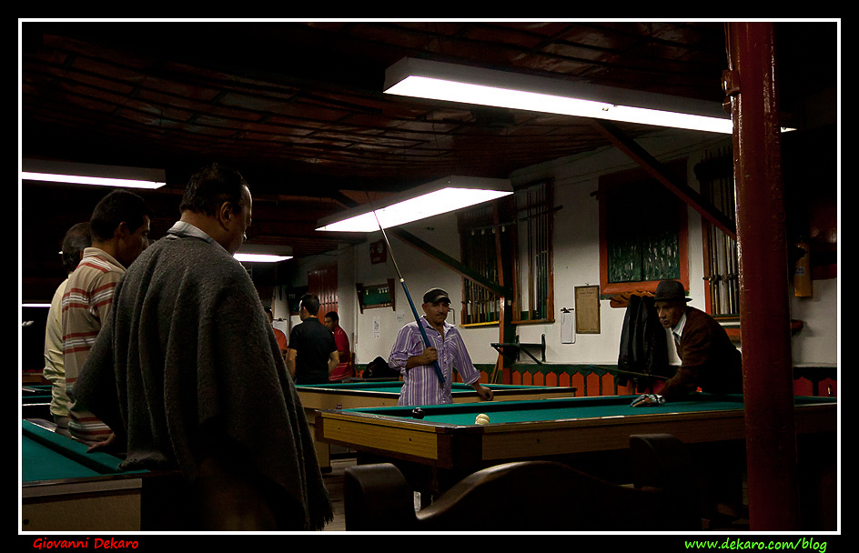 Pool players, Salento, Colombia