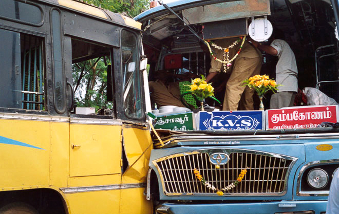 Bus crash in India, 2004