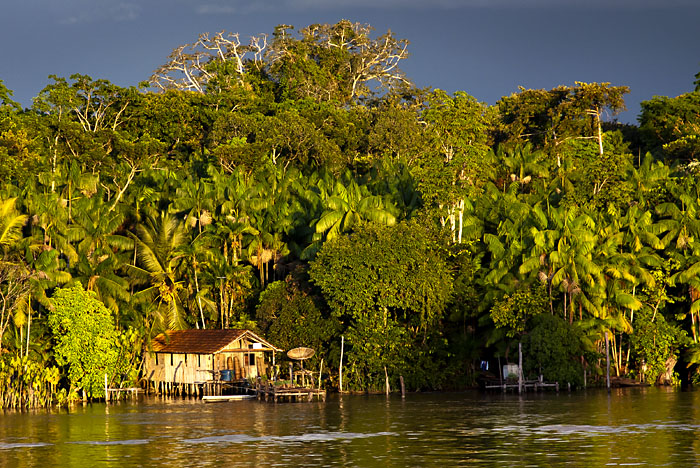 Casa sul rio delle Amazzoni