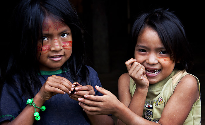 Bambine, Amazzonia, Ecuador